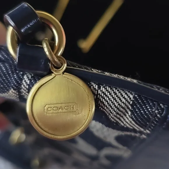 Coach DENIM LEGACY Wristlet With Hangtag And Gold COIN RARE EUC - Picture 10 of 17